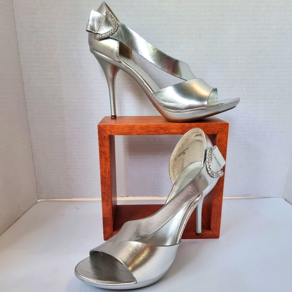 Le Chateau Vintage Silver  Y2K High Heeled Sandals